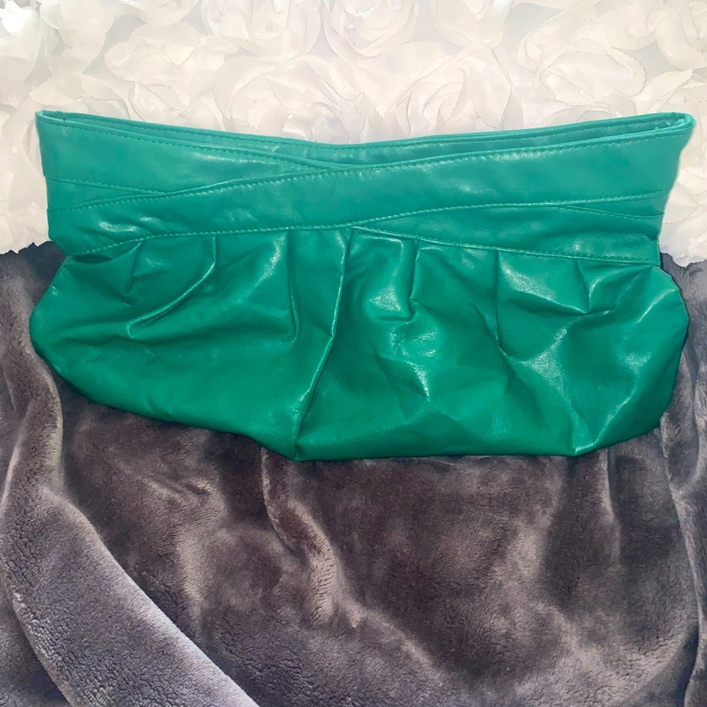 Green clutch, New❇️